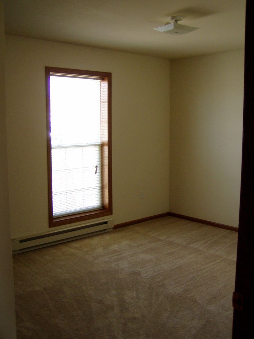 Mount Horeb Apartment: 812 Blue Mounds St