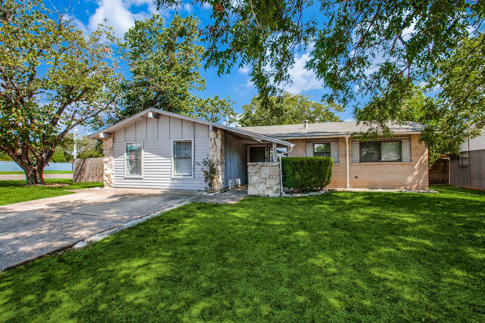 Garland House: 4425  Windsor Drive