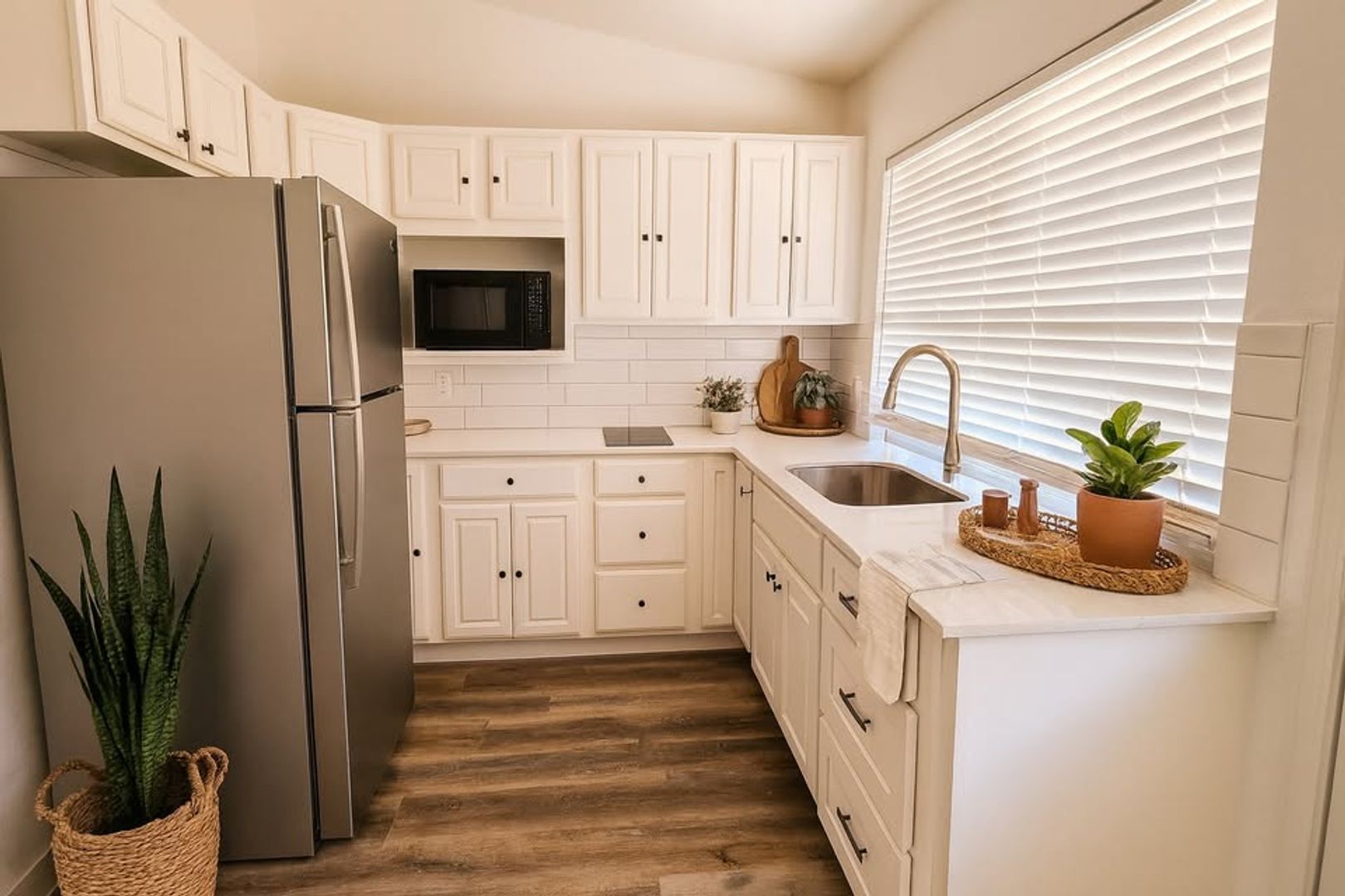 Lewisville House: 1043 Elmwood
