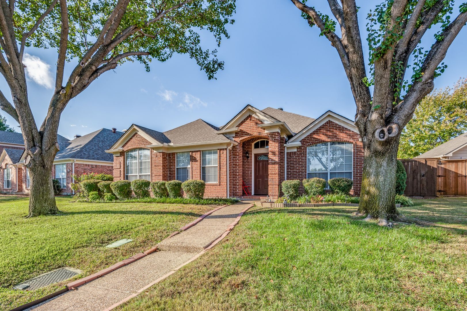 Irving House: 233 Touchdown Dr.