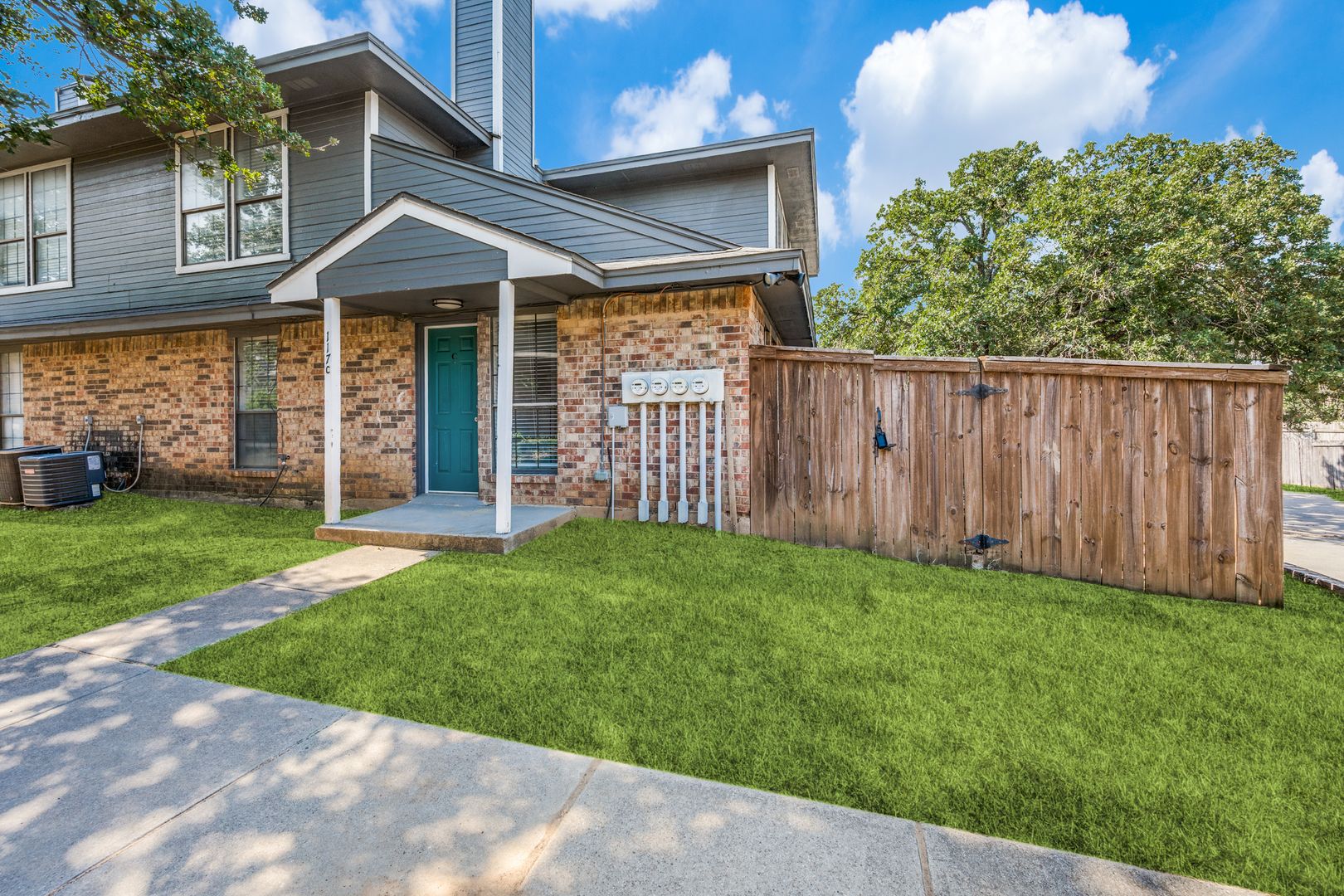 Kennedale Apartment: 117 Peachtree Court