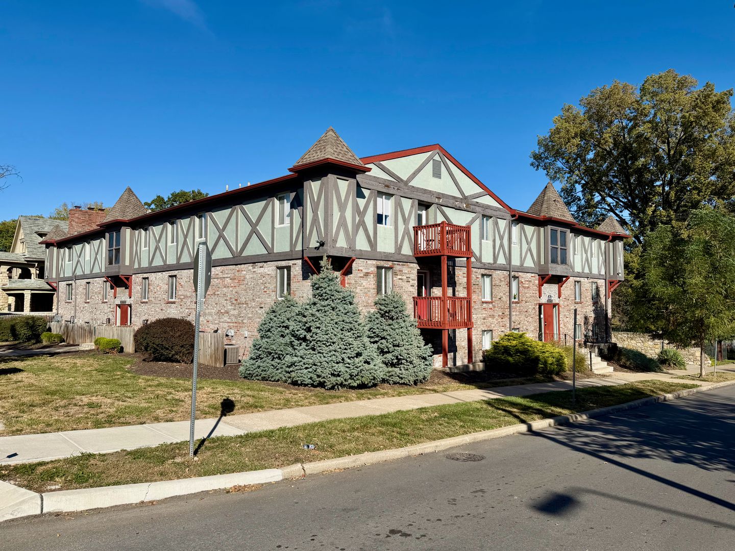 Kansas City Apartment: 3745 Warwick Blvd./ 210 E 38th St.