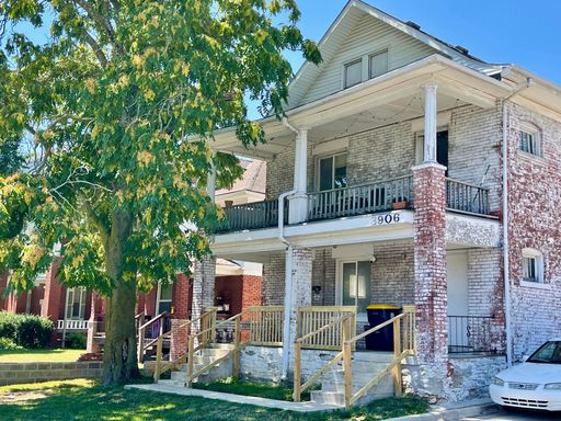 Amazing 2 Bedroom w/ Off-Street Parking off of 39th St! – photo 1