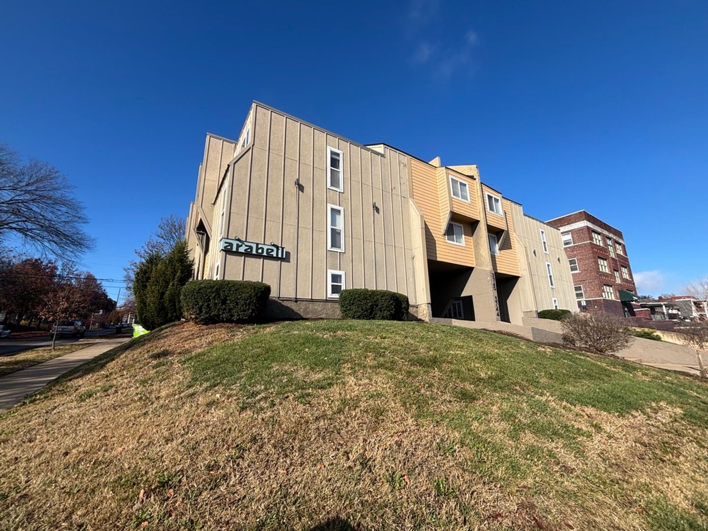 Kansas City Apartment: 3740 Warwick Blvd.