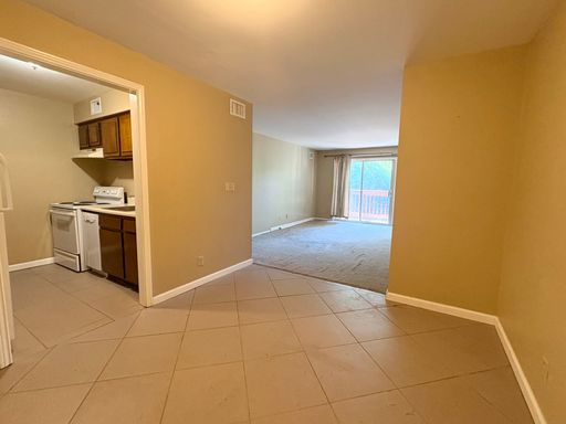Spacious unit in the historic Volker Neighborhood! – photo 1