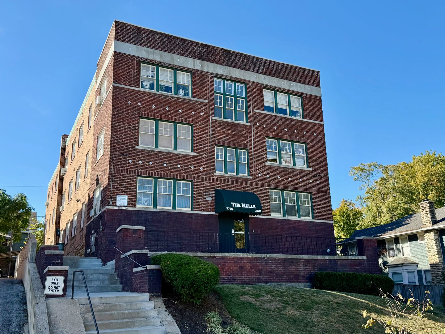 Kansas City Apartment: 3734-3736 Warwick Blvd.