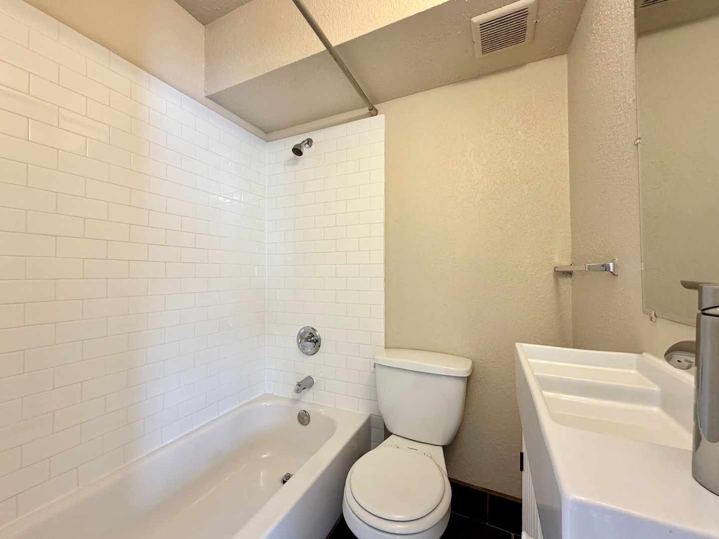 Kansas City Apartment: 3734-3736 Warwick Blvd.