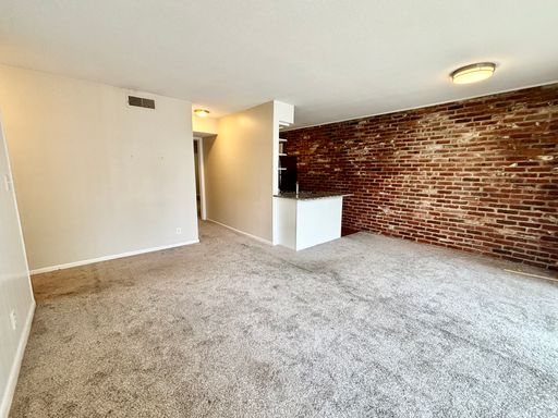 Charming 2BR with Exposed Brick, Large Balcony & Stainless Steel Appliances – photo 1
