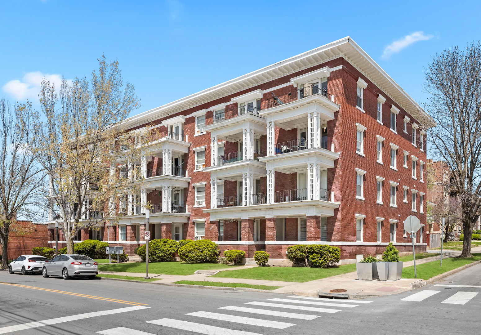 Kansas City Apartment: 112 E 43rd Street