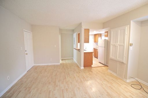 Cozy 1-Bedroom in the Heart of Midtown Kansas City – photo 1