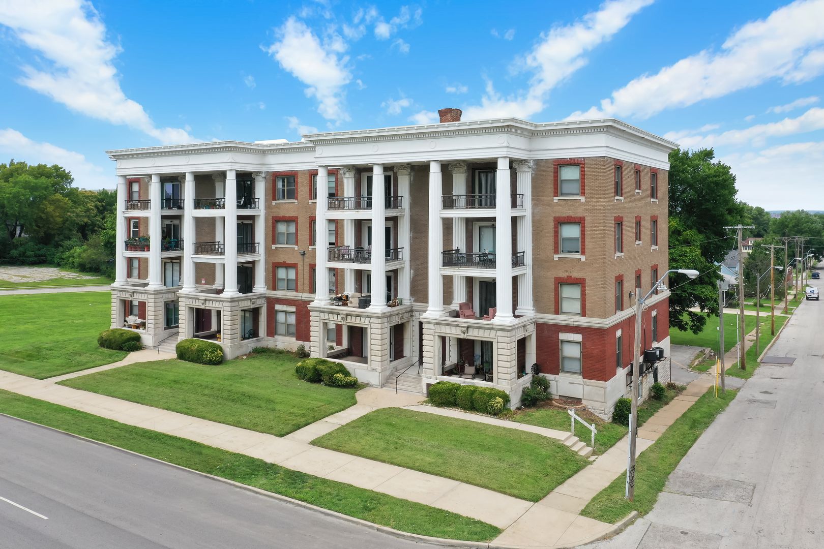 Kansas City Apartment: 1614-1620 E Linwood Boulevard