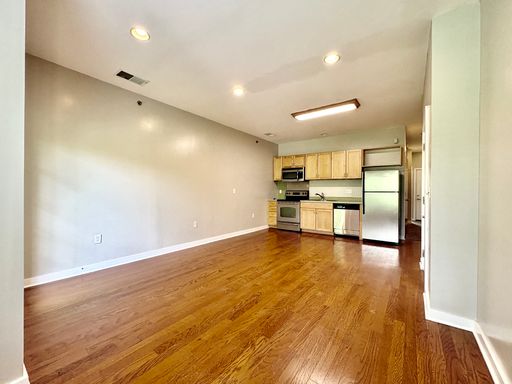 Modern & Spacious 1 Bedroom with In-Unit Laundry, Private Balcony & Gated Parking Access – photo 1