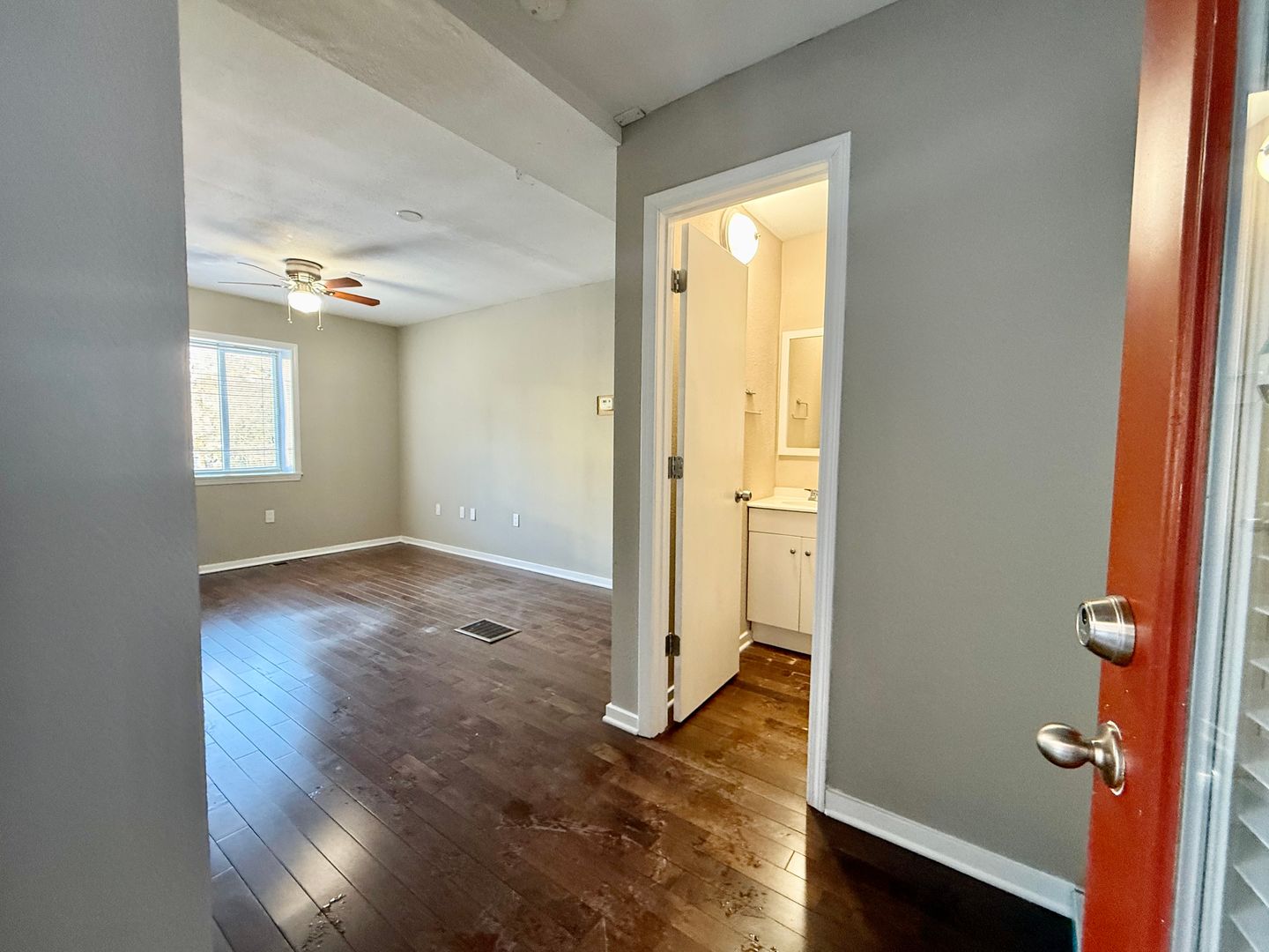 Kansas City Apartment: 3745 Warwick Blvd./ 210 E 38th St.