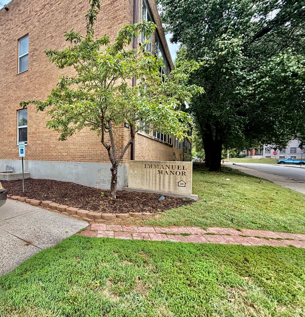 Kansas City Apartment: 4200 Tracy Avenue