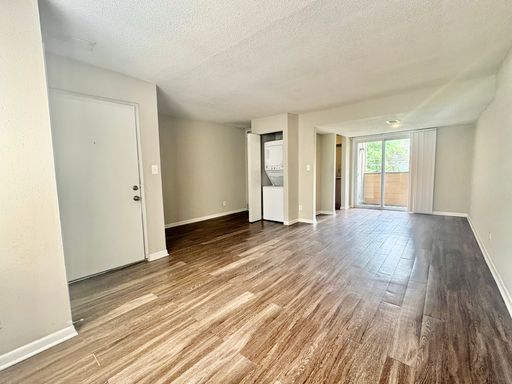 Perfectly Designed 2BR/1BA with Spacious Layout & Balcony – photo 1