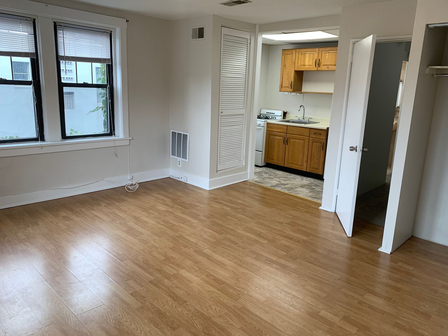 Pittsburgh Apartment: 5706 Walnut St.