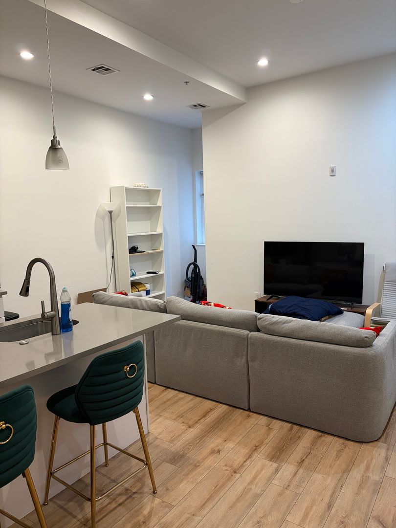 Philadelphia Apartment: 737 S. 4th Street