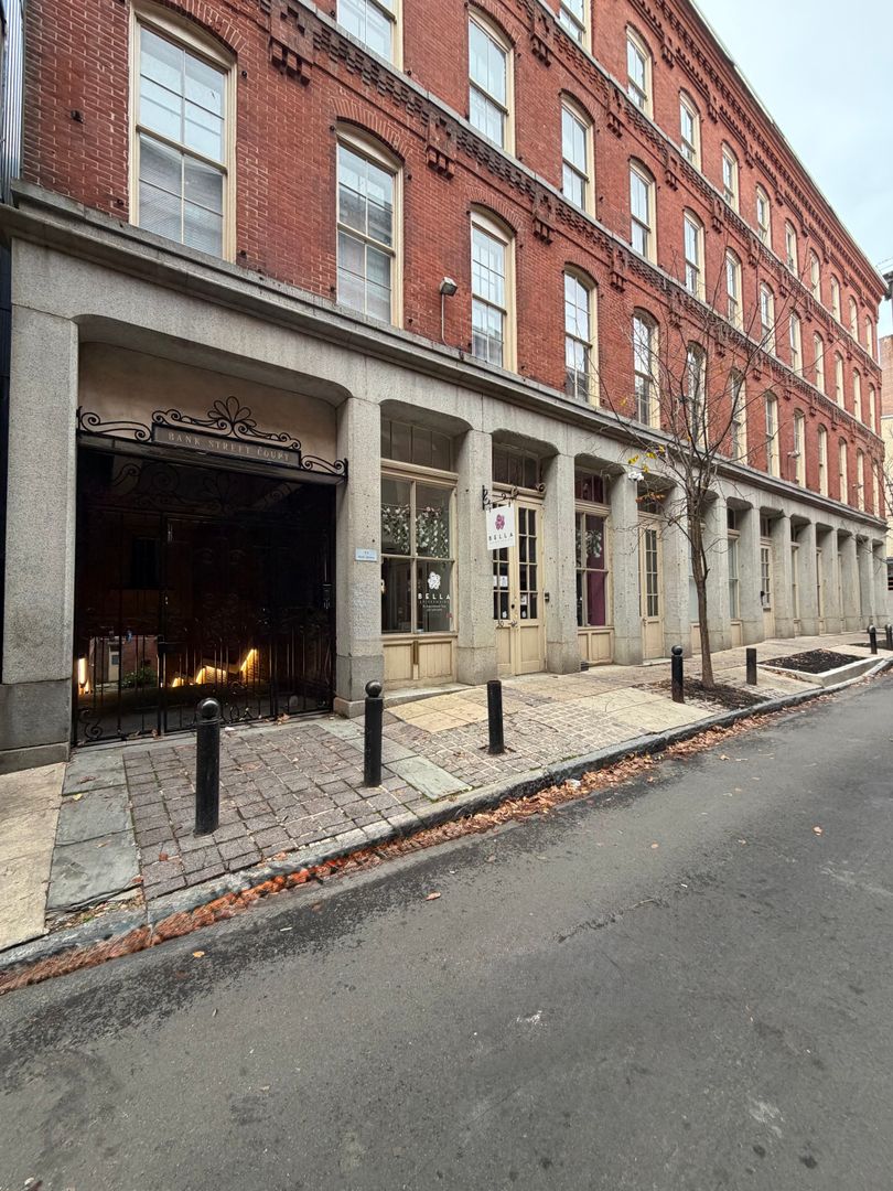 Welcome to Urban Elegance in the Heart of Historic Old City, Philadelphia 9 of 10