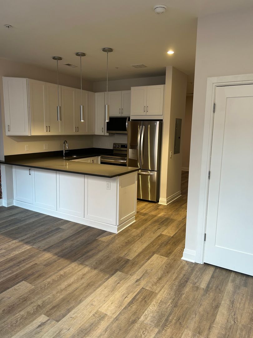 Philadelphia Apartment: 24-30 S. Bank Street  - 317