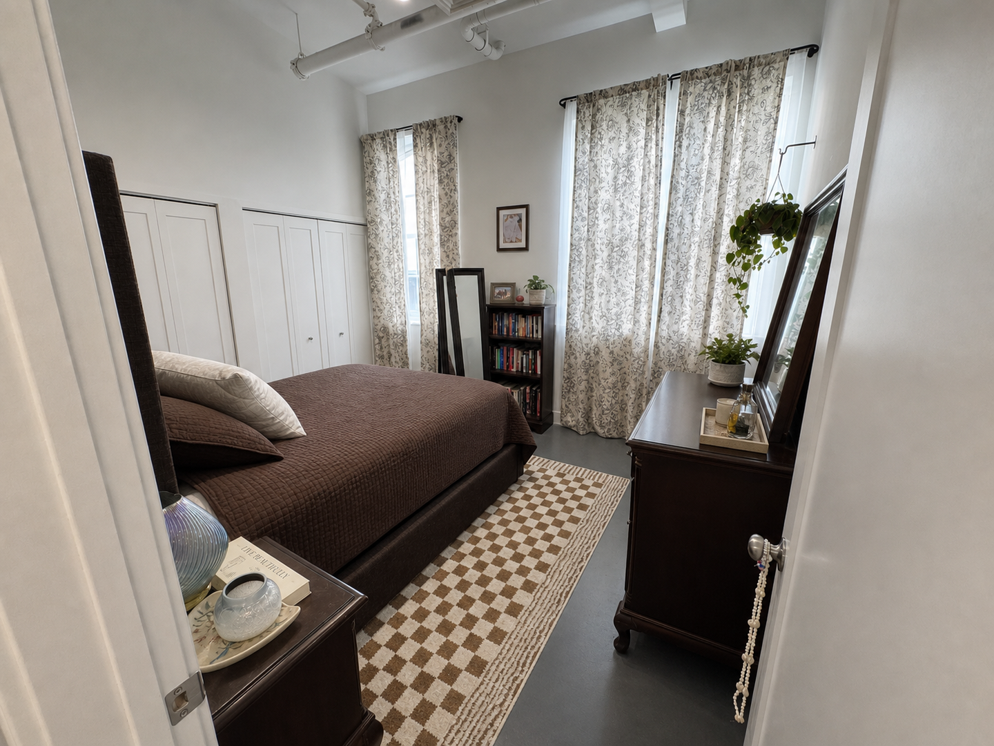 Boutique Loft Apartments located at 1710 N. 5th Street in East Kensington. 4 of 12