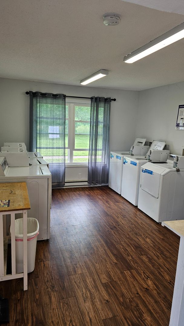 Yates Center Apartment: 500 E Chellis St
