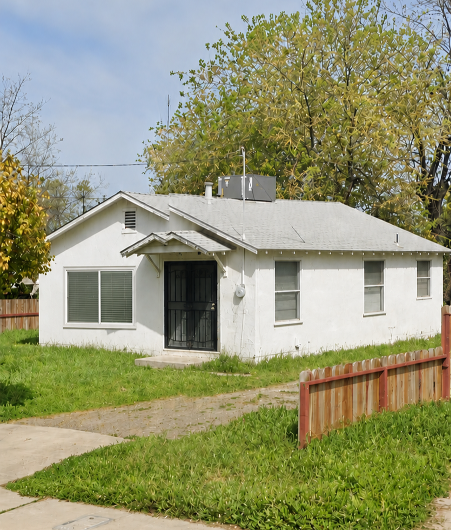 Merced House: 151 E Alexander