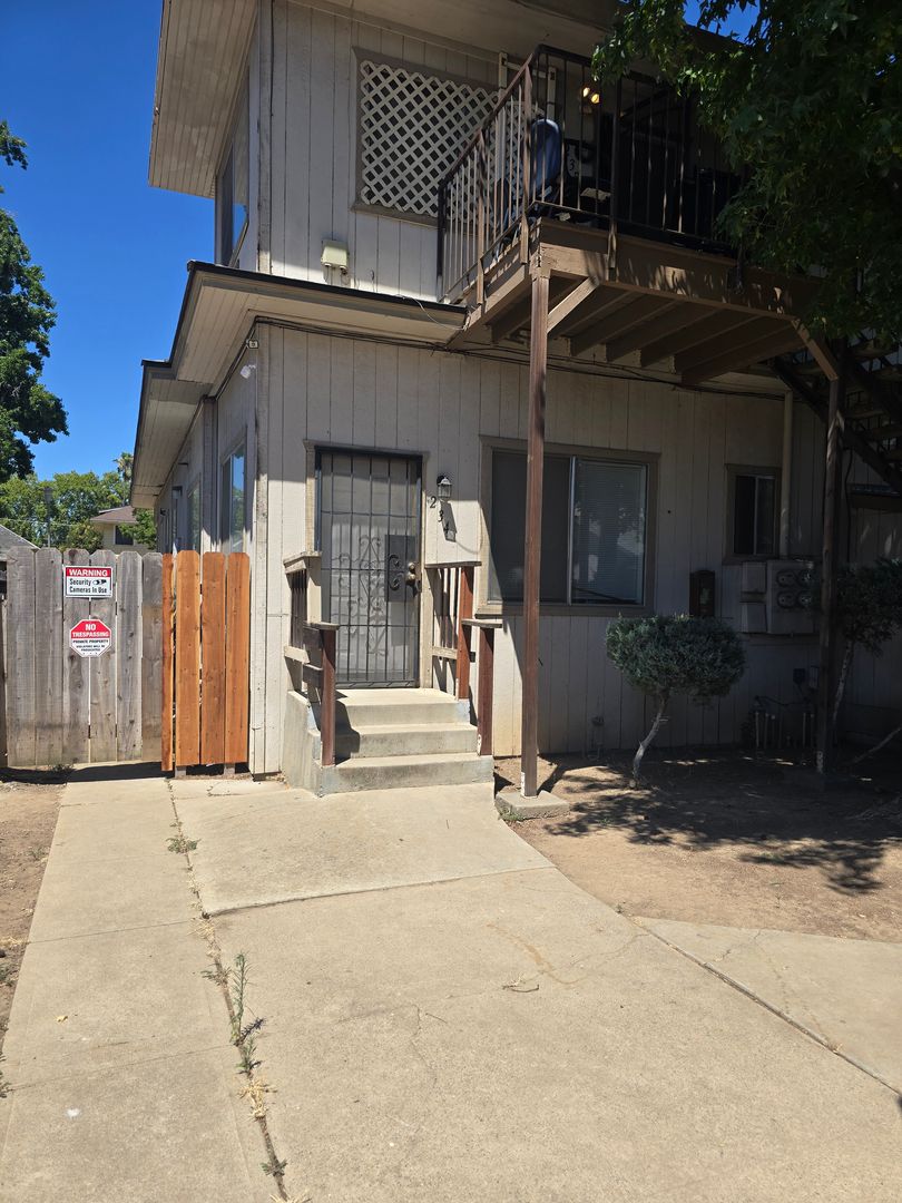 MERCED Townhome: 234 W. 21st ST