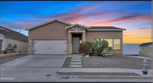 STUNNING 5 BEDROOM 3 BATHROOM HOME IN HORIZON CENTER NEIGHBORHOOD – photo 1