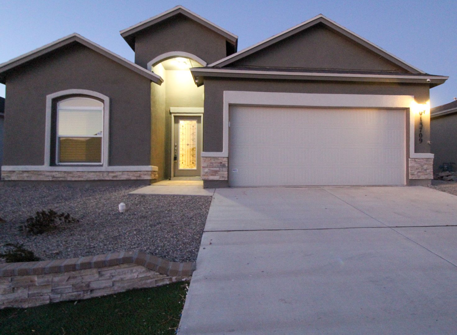 Horizon City House: 13709 Lago Vista Ave