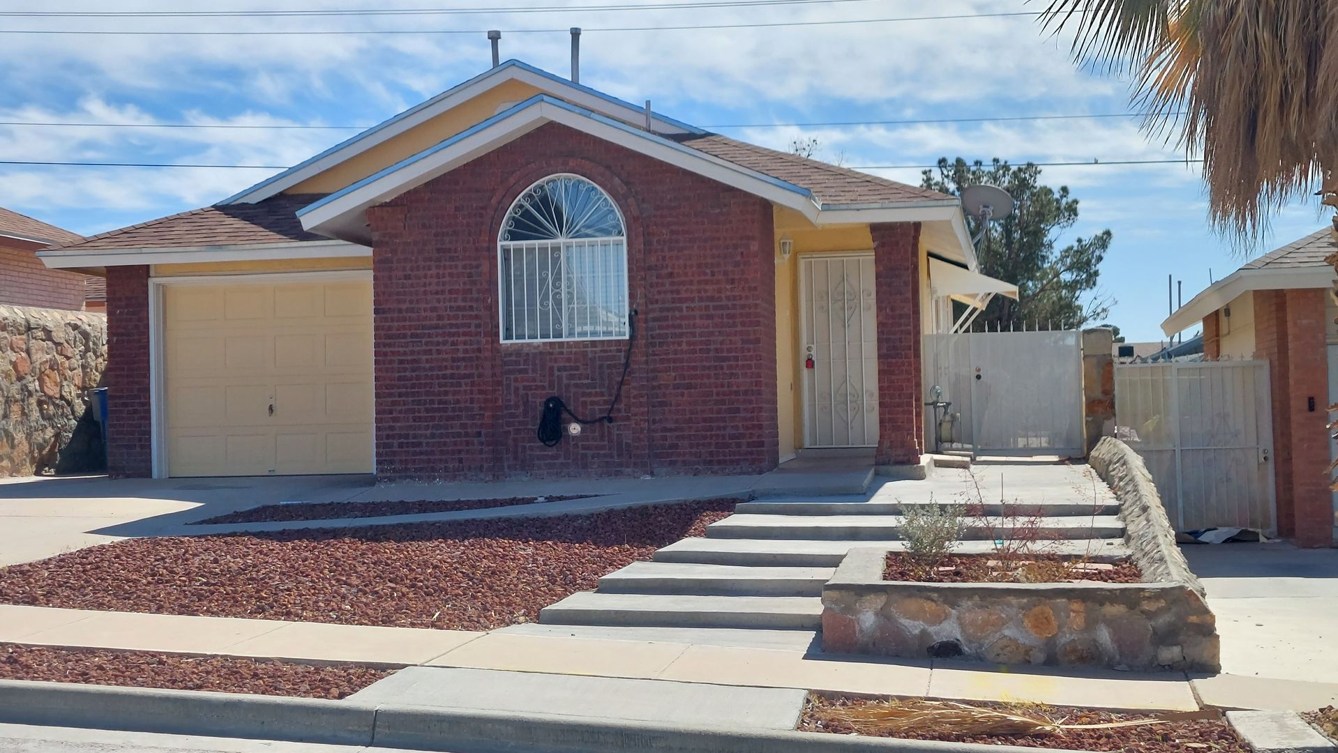 El Paso House: 12124 Fred Carter Dr
