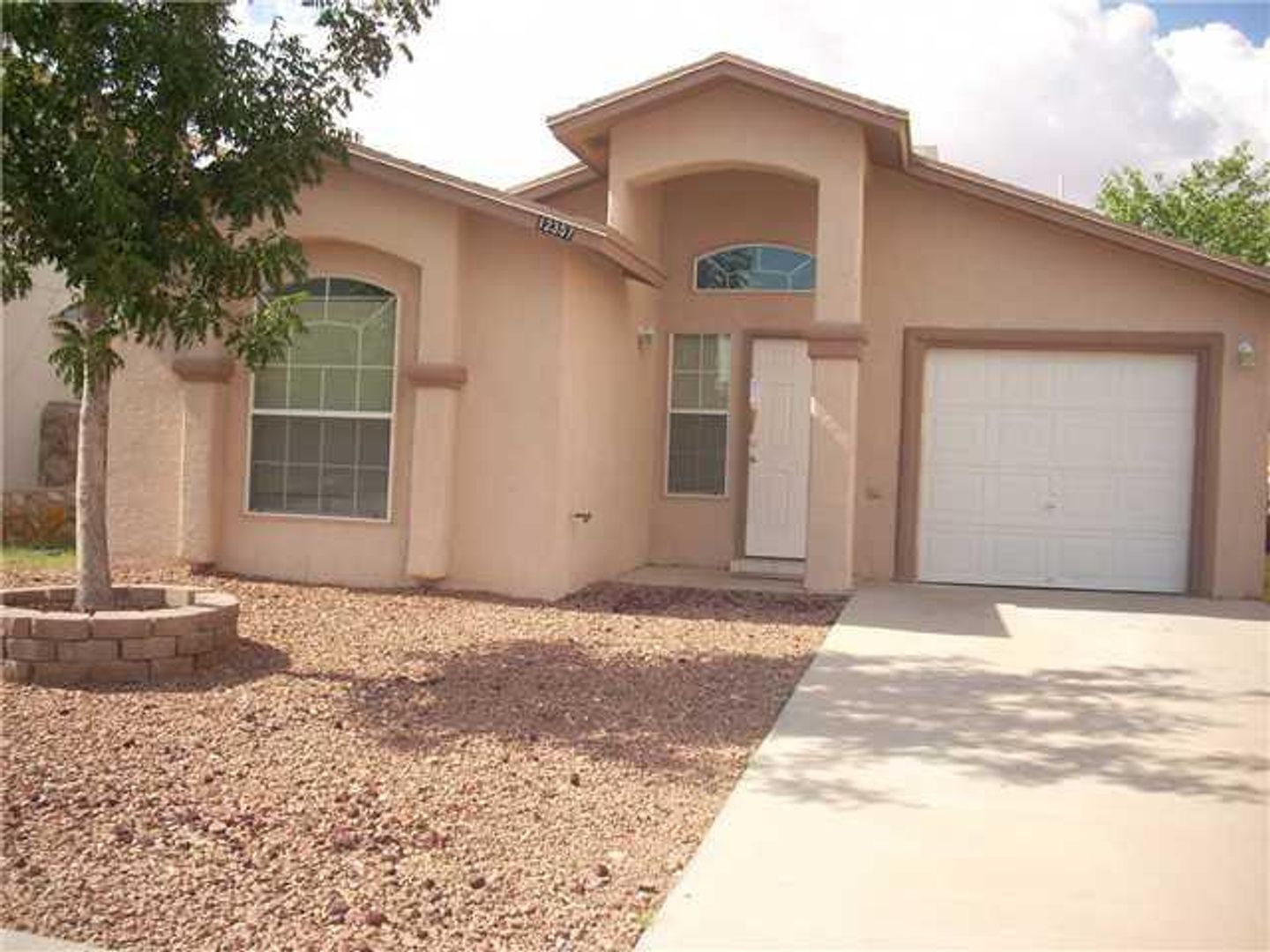 El Paso House: 12357 Tierra Inca