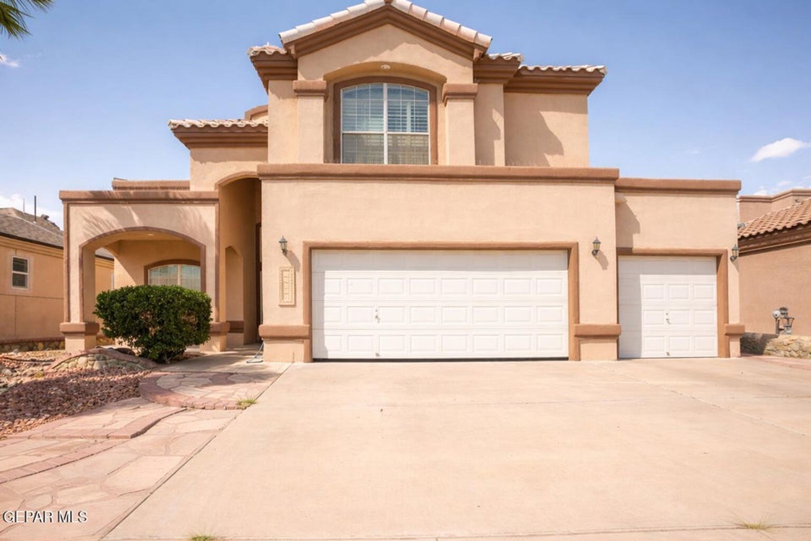 El Paso House: 12421 Tierra Encino