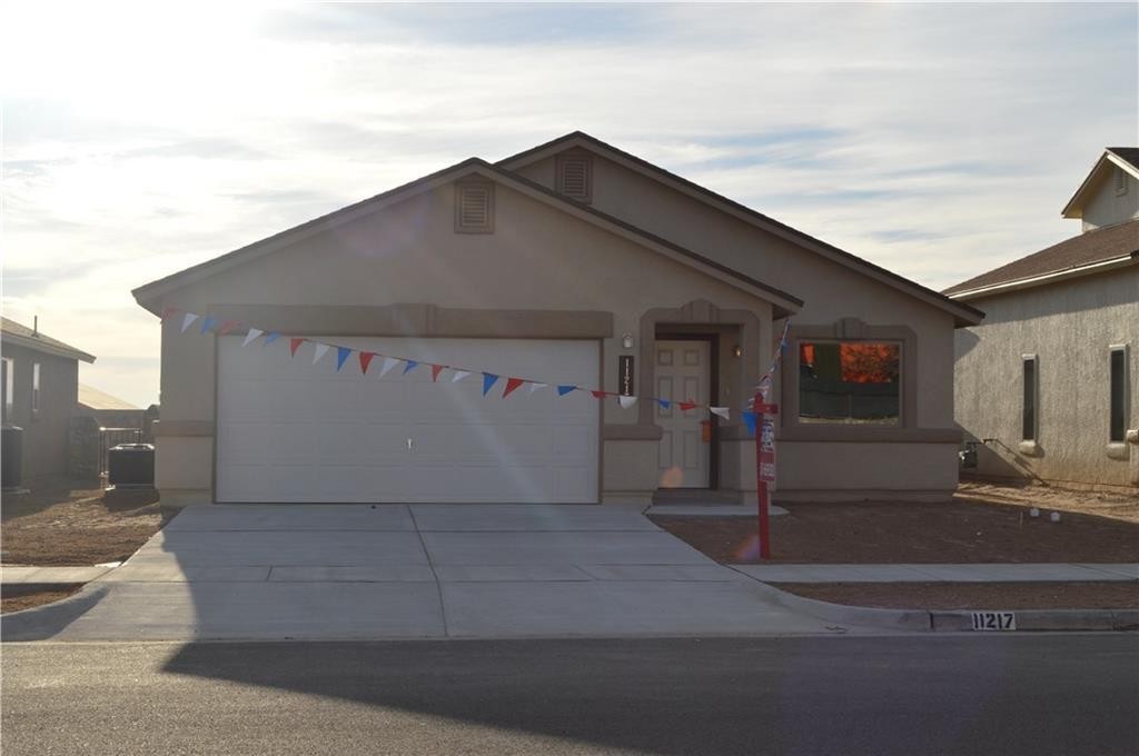 El Paso House: 11217 Stockyard
