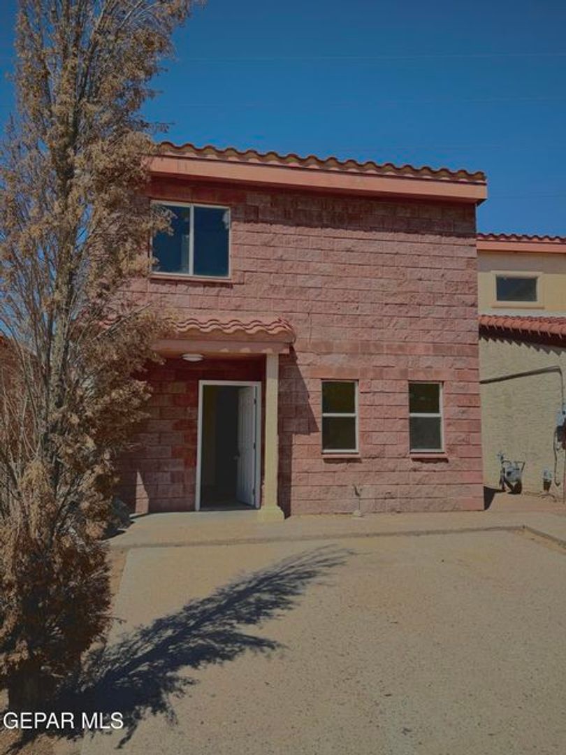 El Paso House: 3633 Waterspring Way