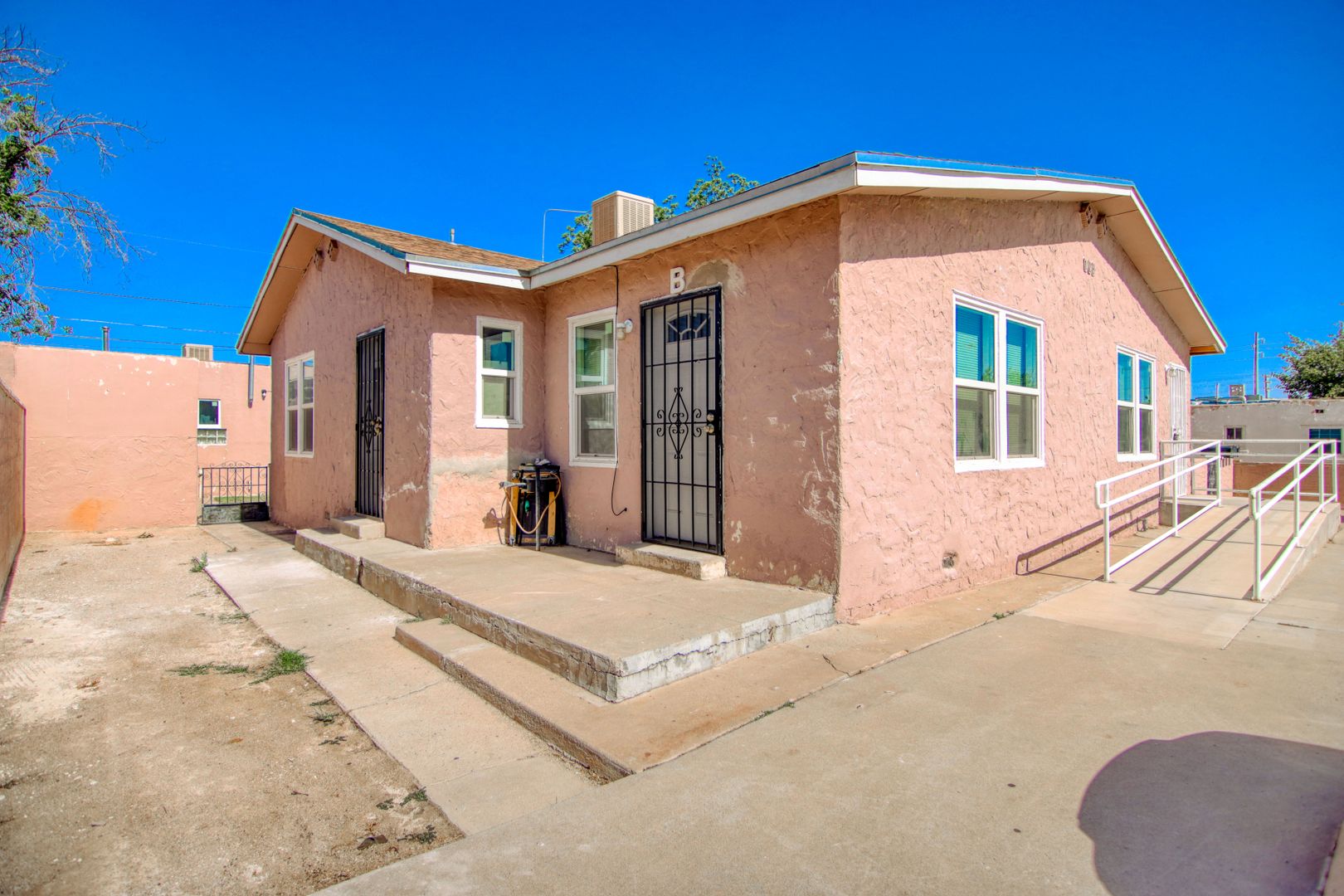 El Paso Apartment: 128 N Valencia Pl