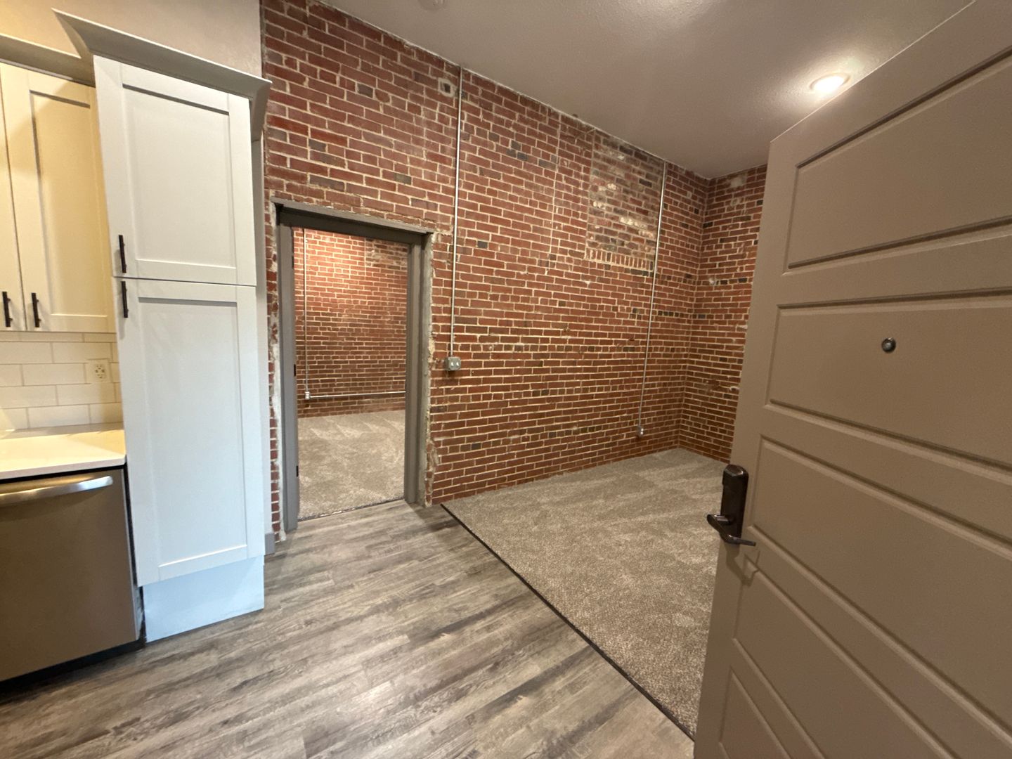 Washington Apartment: 700 W. 2nd Street
