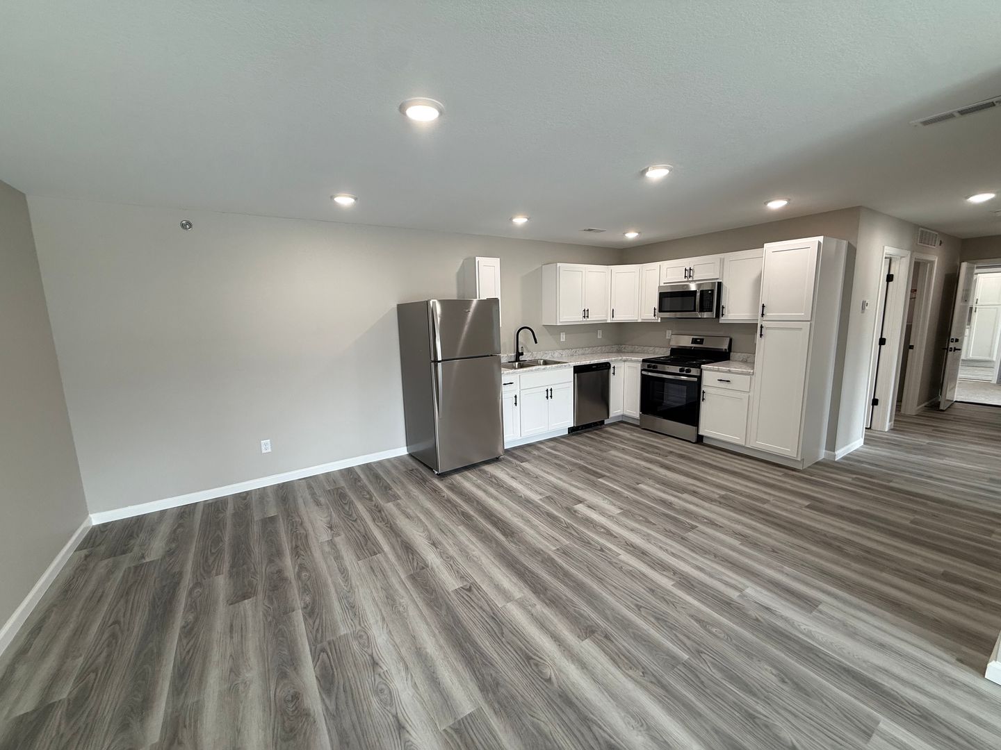 Washington Apartment: 2549 E. 5th Street