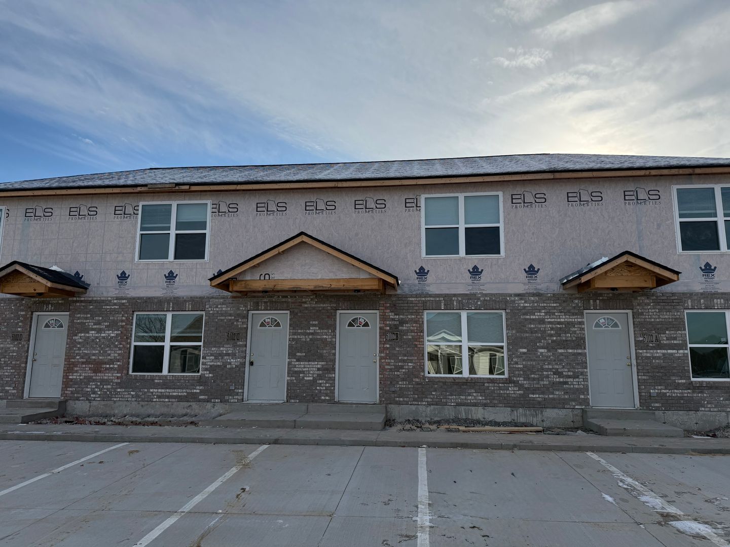 Washington Apartment: 2549 E. 5th Street