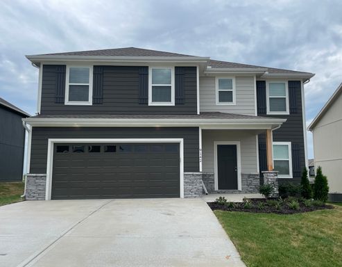 Stunning 4 Bedroom 2.5 Bathrooms - Coming Available Soon! – photo 1