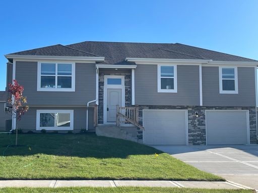 Gorgeous 4 Bedroom Split Level Home in Belton! – photo 1
