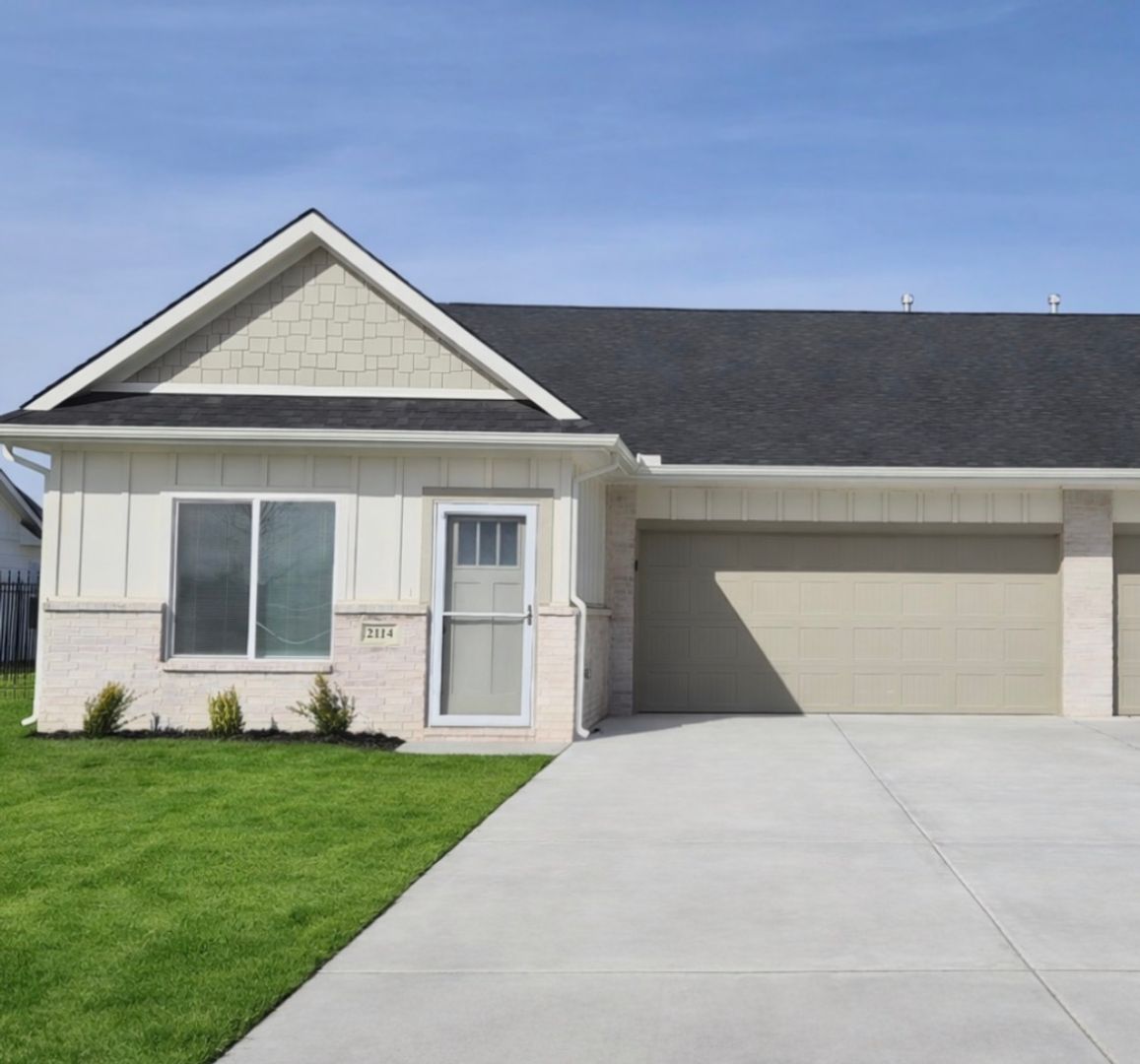 Goddard Townhome: 2114 W Elk Ridge Ave