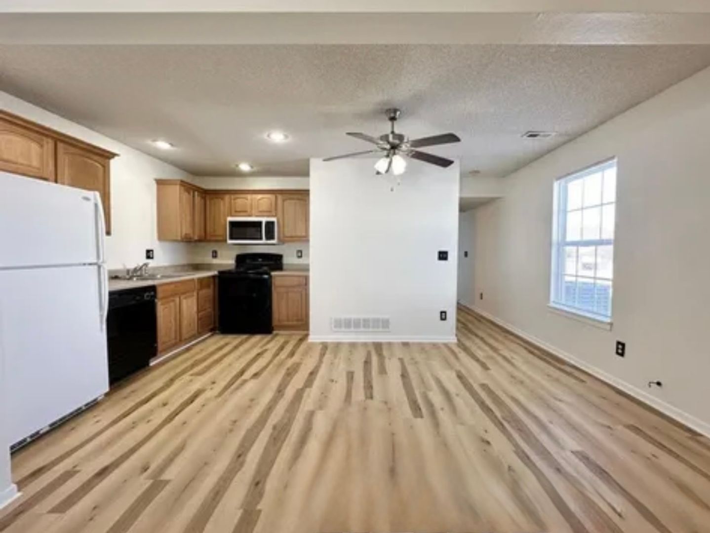 Blue Springs Townhome: 710 SW Shadow Glen Dr.
