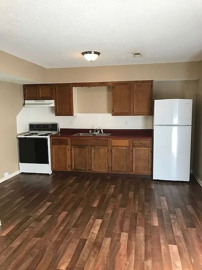 Independence Townhome: 901 N Lynn St