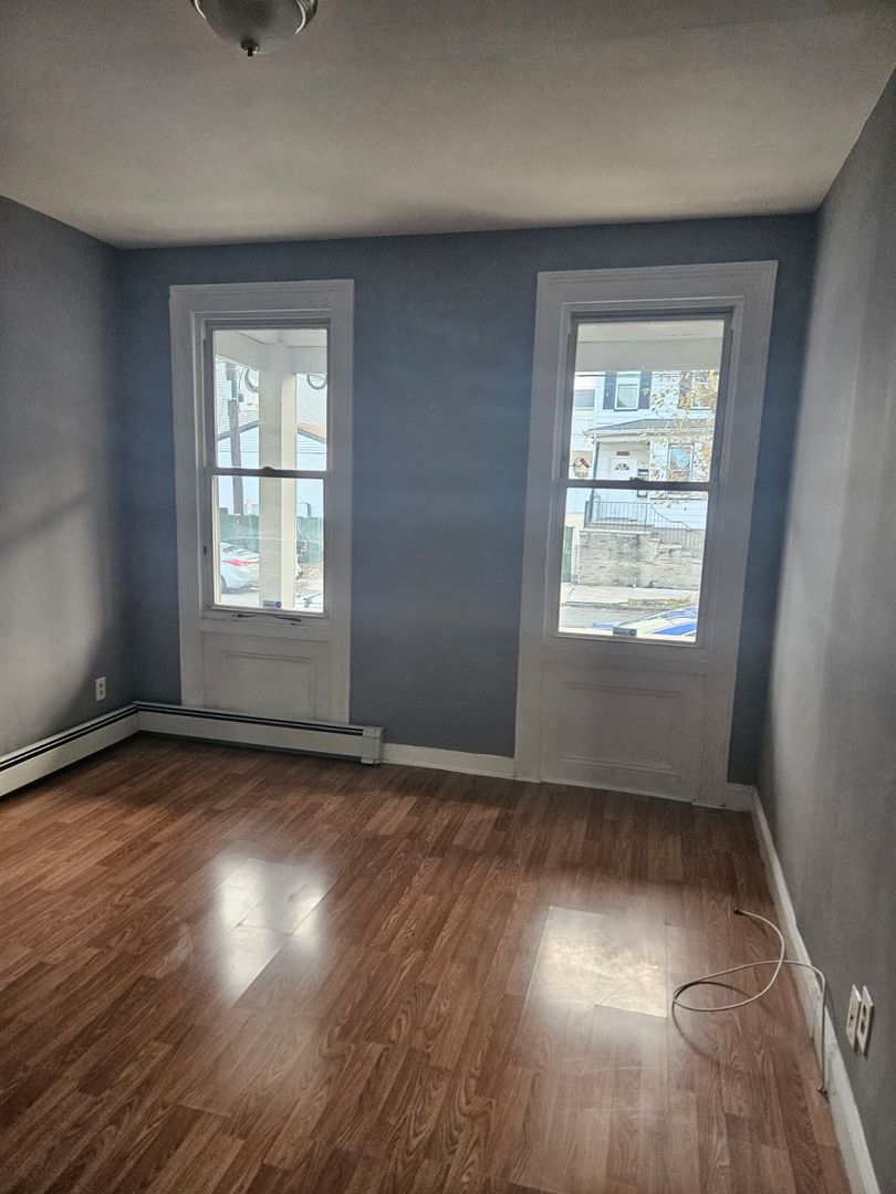 Elizabeth Apartment: 907 Anna Street