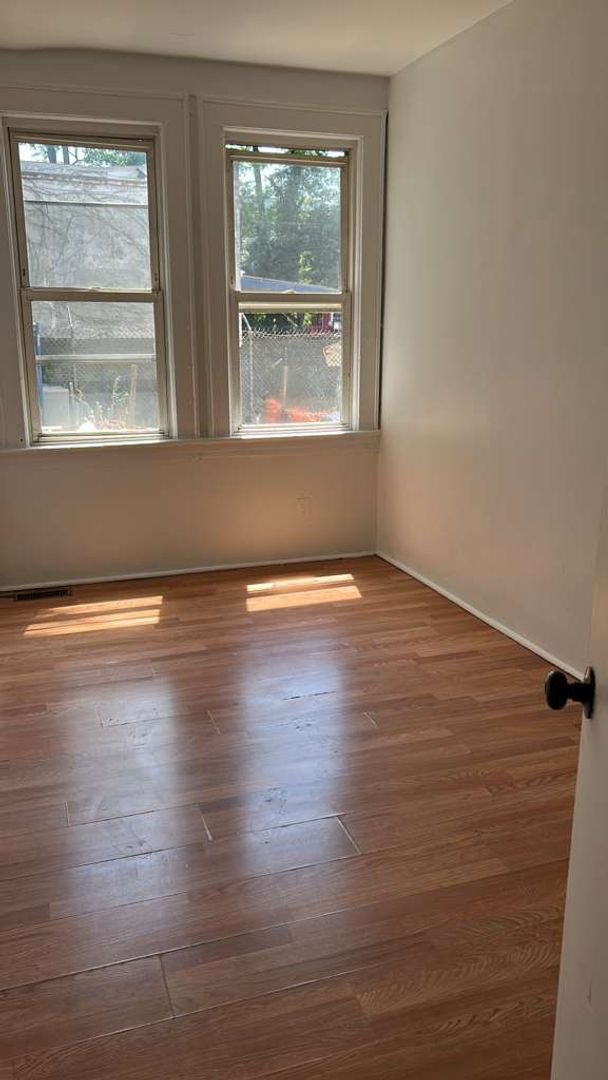 Plainfield Apartment: 1175-1177 W. Front Street