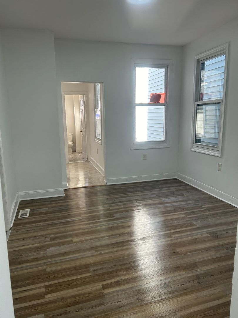 Newark Apartment: 52 2nd Street