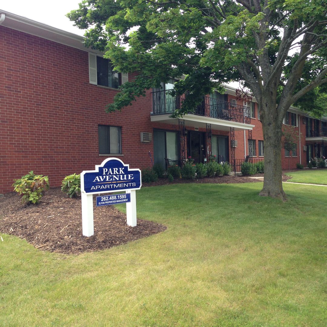 Kenosha Apartment: 1643-1719 15th Avenue