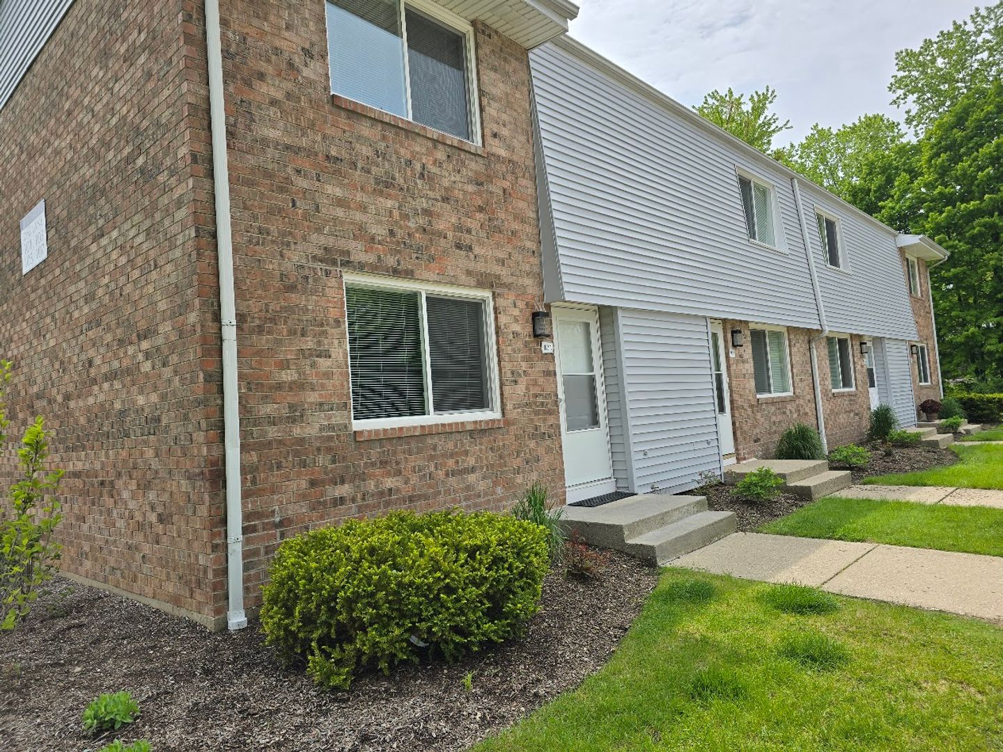 Racine Apartment: 101 2nd Lane