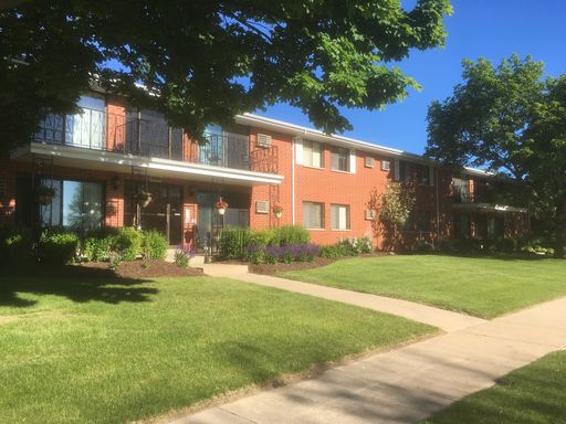 Spacious Two Bedroom Close to Carthage College – photo 1