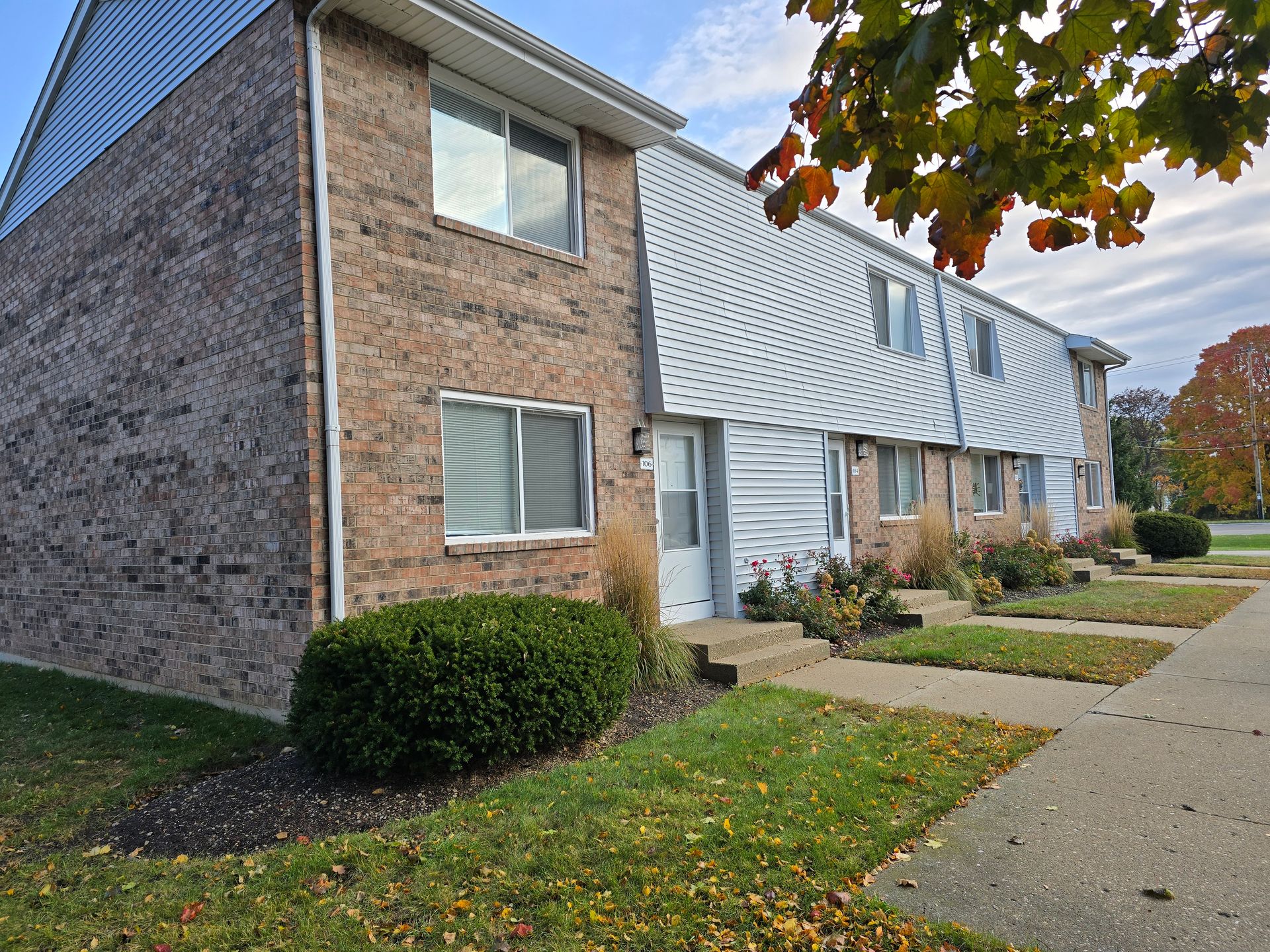 Beautiful Remodeled 2 bedroom Townhome